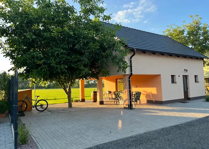 Rekreacni Dum U Jezer, 6 Milovice (South Moravian)